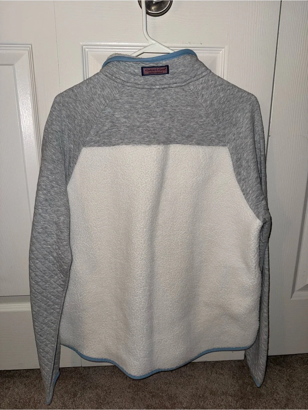 Women’s Vineyard Vines Gray and White Sherpa Pullover Sweater